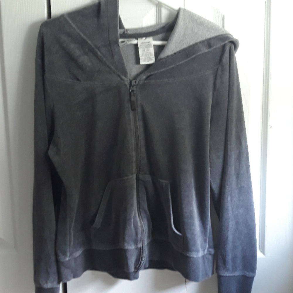 Grey zipper down hoodie. Two front pockets